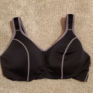 Ambrielle multi-tasker sports bra 42D